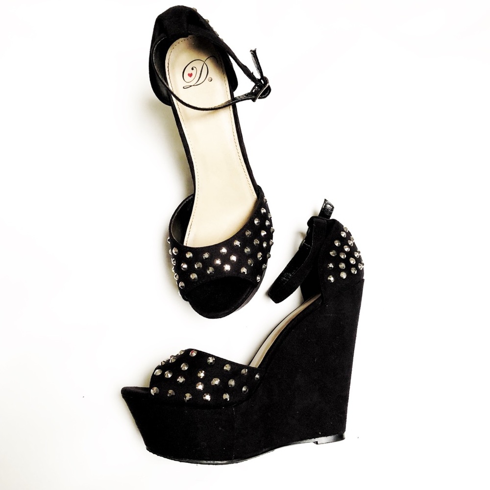 NWOT Gunmetal Rhinestone Wedge Sandals